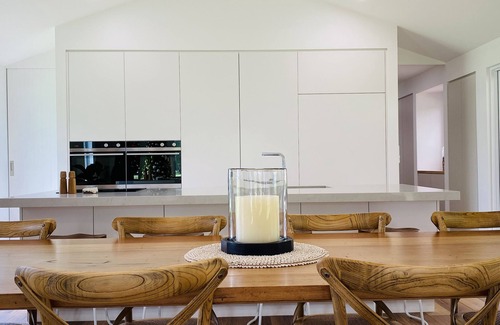 Rhyll House | One Acre Retreat Silverleaves Phillip Island Walk to Beach & Cowes