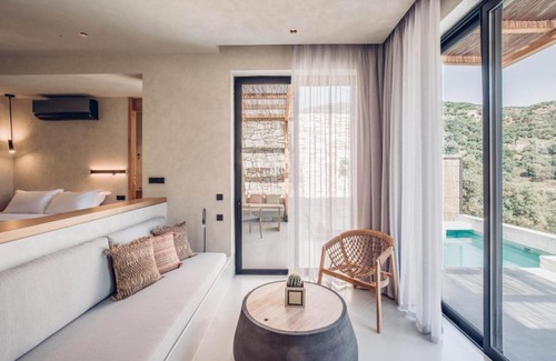 Perissa Apartment | One and Only Beachfront Rooms