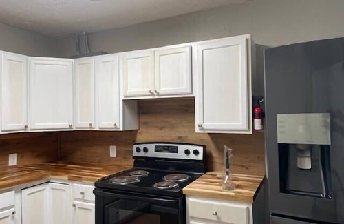 Lawton Apartment | One Bed 1 Bath with Full Kitchen near Fort Sill