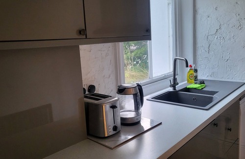 Hove Apartment | One Bed Garden Flat in Hove with Free Parking