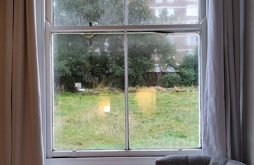 Hove Apartment | One Bed Garden Flat in Hove with Free Parking
