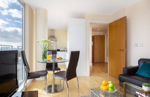 Isle of Dogs Apartment | One Bed Lanterns Court Apartment in Canary Wharf