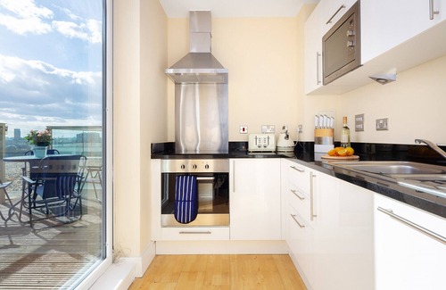 Isle of Dogs Apartment | One Bed Lanterns Court Apartment in Canary Wharf