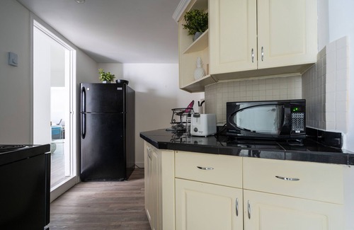 Cordova Bay Apartment | One bed Suite Near One Of Victoria's Sandiest Beaches! Lovely Neighborhood.