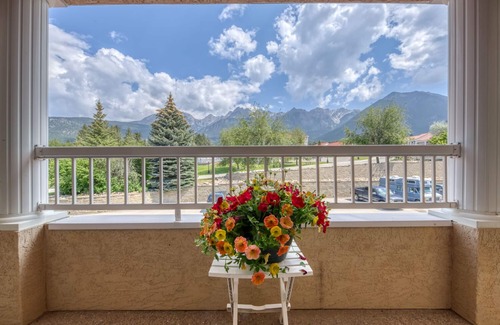East Kootenay Apartment | One Bedroom Unit | Great Low Rate | No Cleaning Fee