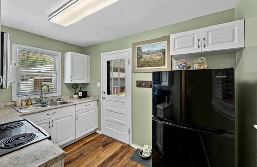 East Lake Morton House | One bedroom 1️⃣ bath bungalow located n the charming Lake Morton Historic District