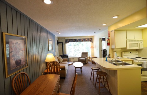 Waterville Valley Condo | One Bedroom at Inns of Waterville Valley close to Town Square (204)