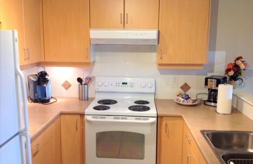 Okanagan-Similkameen Condo | One bedroom and Den Osoyoos beach condo with pool