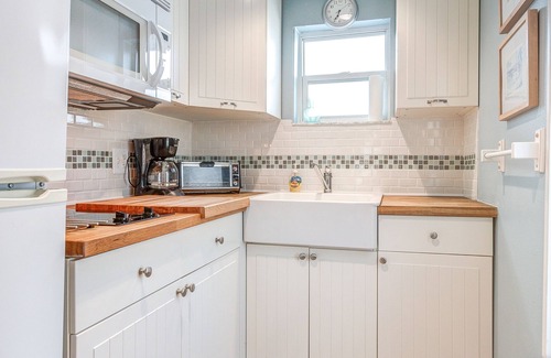 Boardwalk Apartment | One Bedroom Apt only steps from the ocean. Best Location!