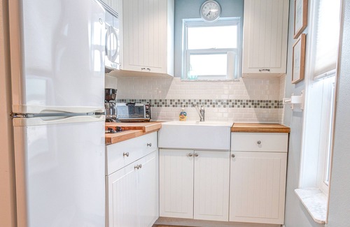 Boardwalk Apartment | One Bedroom Apt only steps from the ocean. Best Location!