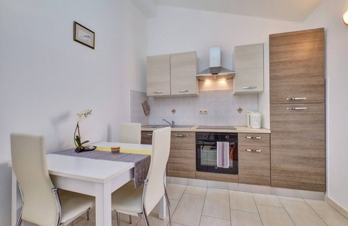 Martinscica Apartment | One bedroom apartment near beach Martinšćica, Cres (A-22582-a)