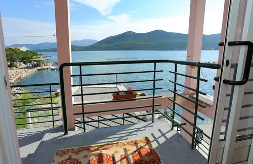 Putnikovic Apartment | One bedroom apartment near beach Žuronja, Pelješac (A-10123-b)