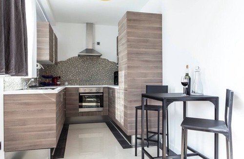Gare Apartment | One-Bedroom Apartment with Terrace
