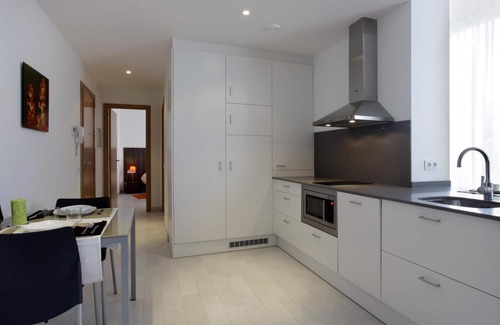 Les Corts Apartment | One-bedroom apartment with sofa bed and balcony
