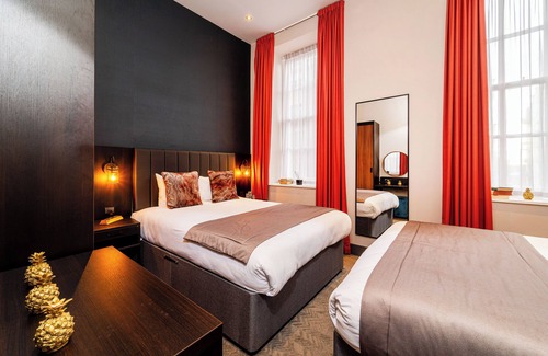 Hope Street Apartment | One Bedroom Apartment 102 (Sleeps 6)