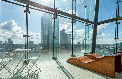 Manchester City Centre Apartment | One Bedroom Apartment in Central Manchester with Pool