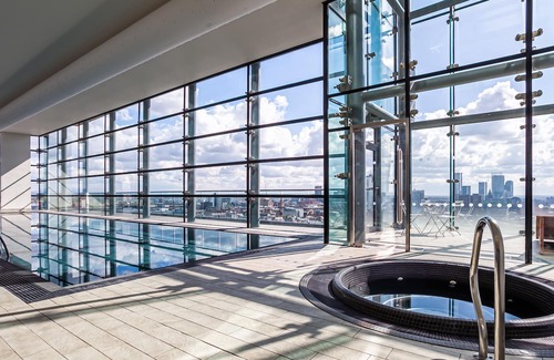 Manchester City Centre Apartment | One Bedroom Apartment in Central Manchester with Pool