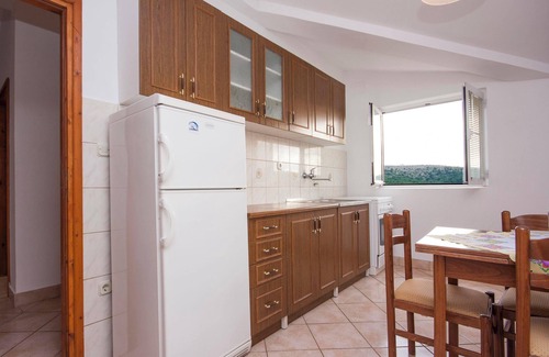 Jadrtovac Apartment | One bedroom Apartment Bajan A4 near the sea