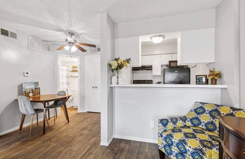 Park Central Apartment | One Bedroom Apartment- Access to all DFW!