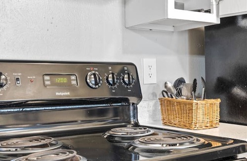 Park Central Apartment | One Bedroom Apartment- Access to all DFW!