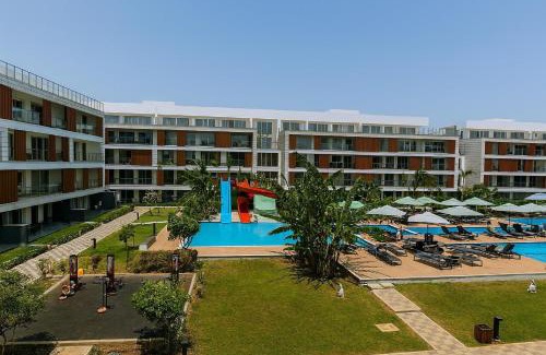 Trikomo Apartment | One-Bedroom Apartment and Luxury Penthouse in a Poolside Complex