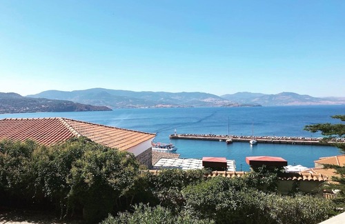 Mithimna Apartment | One bedroom apartment with sea view in Molyvos