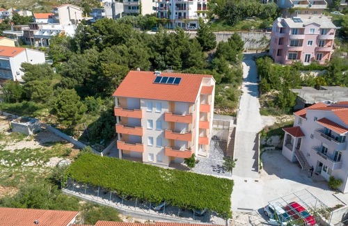 Duce Apartment | One bedroom apartment with balcony and sea view Duće, Omiš (A-9437-d)