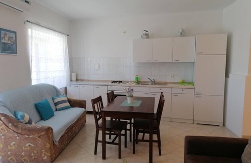 Kukljica Apartment | One bedroom apartment with terrace and sea view Kukljica, Ugljan (A-8209-b)