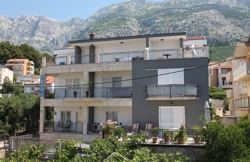 Gorinka Apartment | One bedroom apartment with terrace and sea view Makarska (A-21911-a)