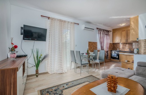 Milovcici Apartment | One bedroom apartment with balcony Milovcici, Krk (A-19308-a)