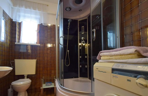 Milovcici Apartment | One bedroom apartment with terrace Milovcici, Krk (A-20352-a)