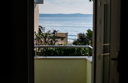 Promajna Apartment | One bedroom apartment near beach Promajna, Makarska (A-2605-c)
