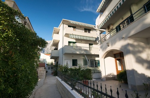 Promajna Apartment | One bedroom apartment near beach Promajna, Makarska (A-2605-b)