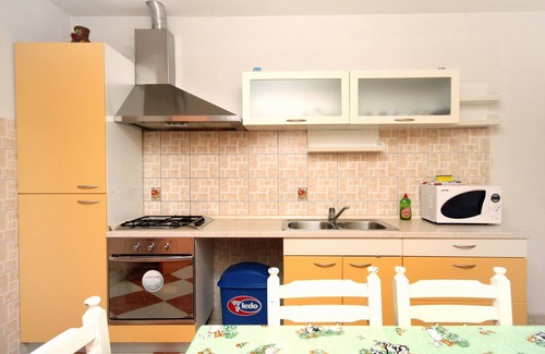 Promajna Apartment | One bedroom apartment near beach Promajna, Makarska (A-2674-b)