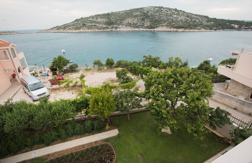 Razanj Apartment | One bedroom apartment near beach Ražanj, Rogoznica (A-7484-a)