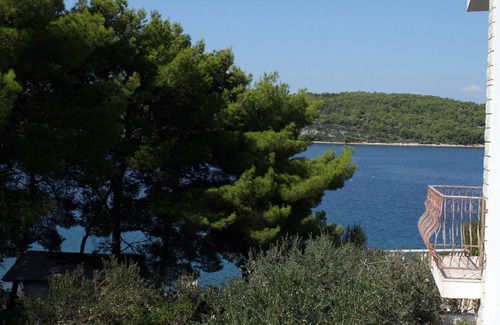 Necujam Apartment | One bedroom apartment near beach Nečujam, Šolta (A-5162-a)