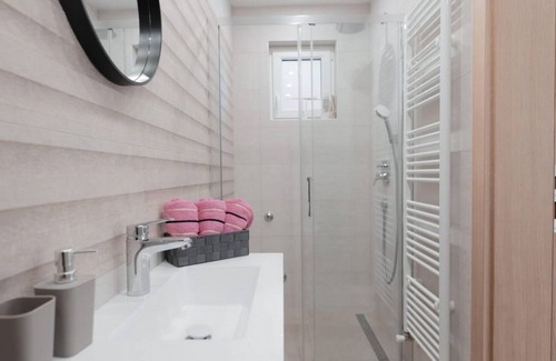 Vrbovec Apartment | One bedroom apartment with air-conditioning Vrbovec, Prigorje (A-22922-a)