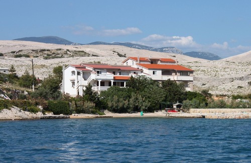 Kustici Apartment | One bedroom apartment near beach Kustići, Pag (A-6376-b)
