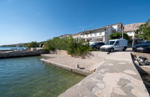 Metajna Apartment | One bedroom apartment near beach Metajna, Pag (A-6395-b)