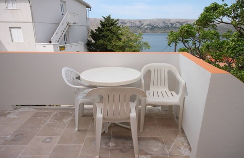 Metajna Apartment | One bedroom apartment with terrace and sea view Metajna, Pag (A-6421-a)