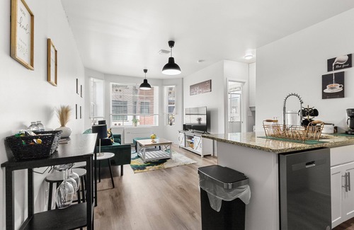 New Center Detroit Apartment | One Bedroom apartment In Midtown W/Balcony