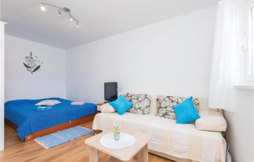 Racisce Apartment | One-Bedroom Apartment In Racisce