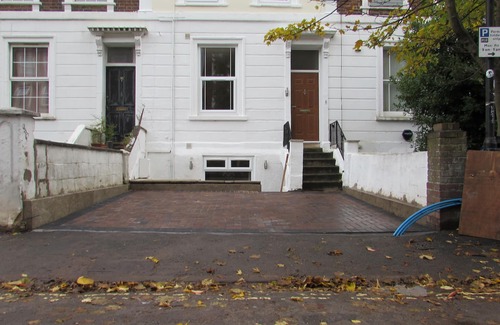 Saint Paul's Apartment | One Bedroom Apartment Near Centre