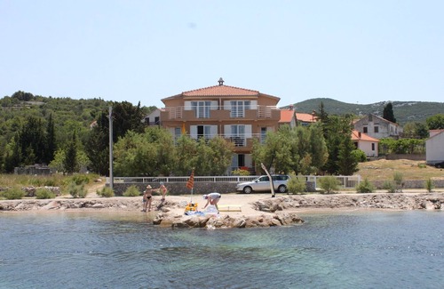 Banj Apartment | One bedroom apartment near beach Banj, Pašman (A-8206-a)