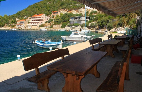 Zaklopatica Apartment | One bedroom apartment near beach Zaklopatica, Lastovo (A-8342-b)
