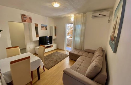 Zaklopatica Apartment | One bedroom apartment near beach Zaklopatica, Lastovo (A-8342-b)