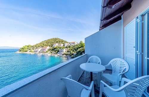 Zaklopatica Apartment | One bedroom apartment near beach Zaklopatica, Lastovo (A-8342-c)