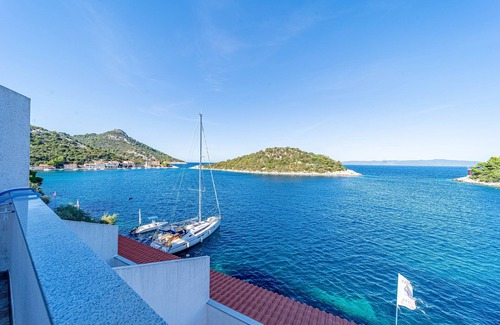 Zaklopatica Apartment | One bedroom apartment near beach Zaklopatica, Lastovo (A-8342-d)
