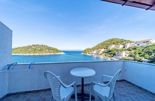 Zaklopatica Apartment | One bedroom apartment near beach Zaklopatica, Lastovo (A-8342-d)