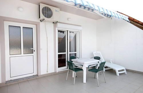 Metajna Apartment | One bedroom apartment near beach Metajna, Pag (A-6289-b)